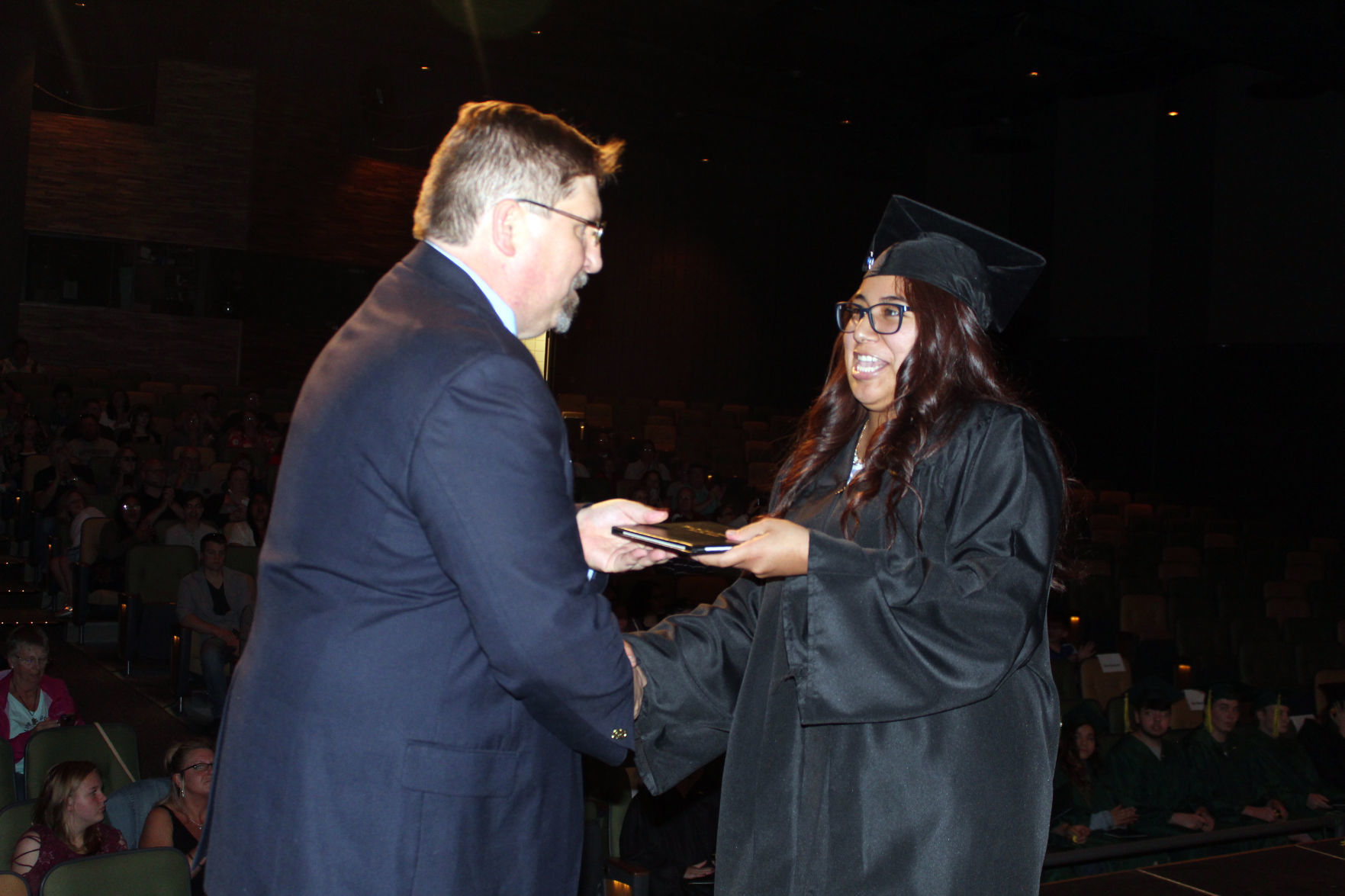 060419-ctzn-news-dsl-grad020.jpg